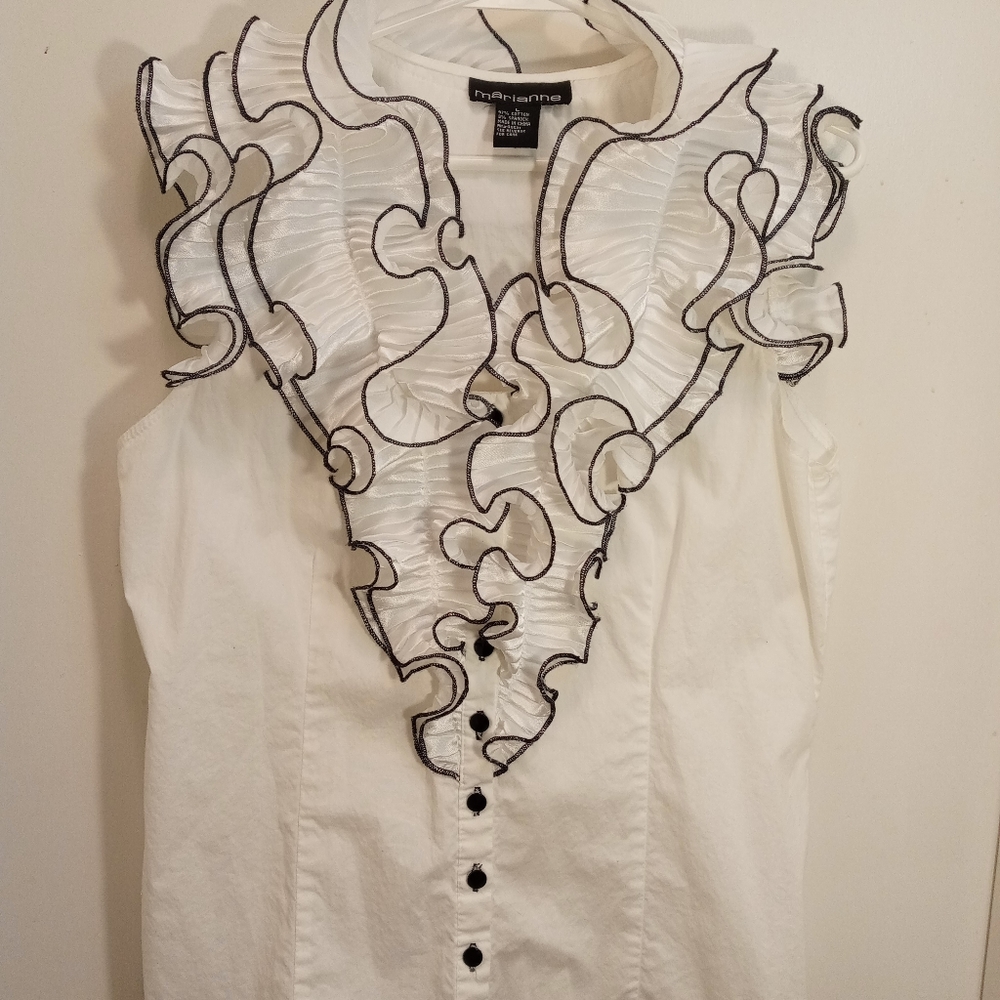 White blouse with ruffles and the end in black